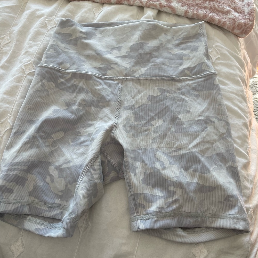 Lululemon wuder under white camo shorts